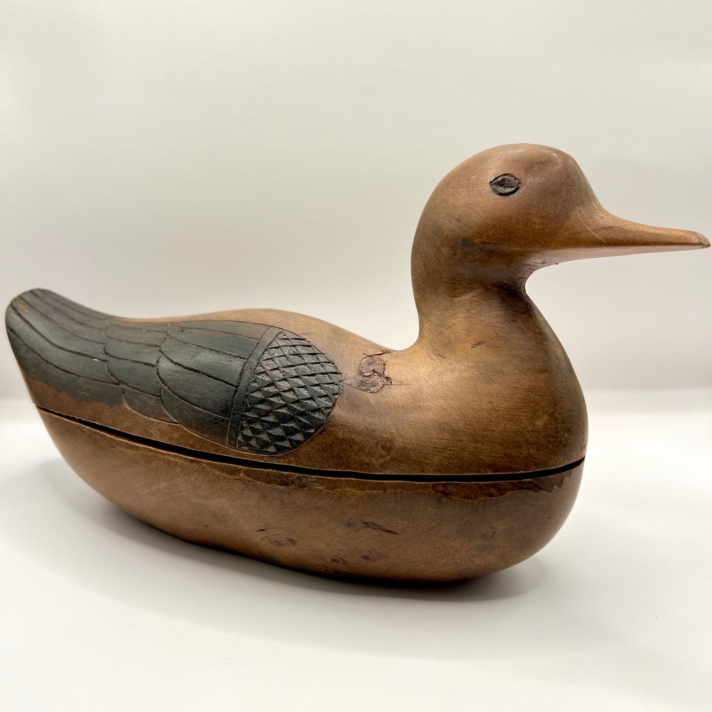 Drewniana kaczka – vintage pojemnik rzeźbiony ręcznie, folk art, lata 50–60.