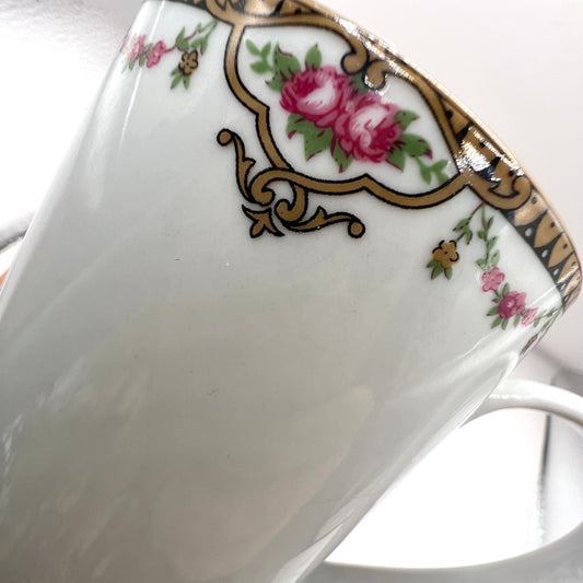 Kubek porcelanowy francuski Filet fait main bordiura-różyczki region Limoges