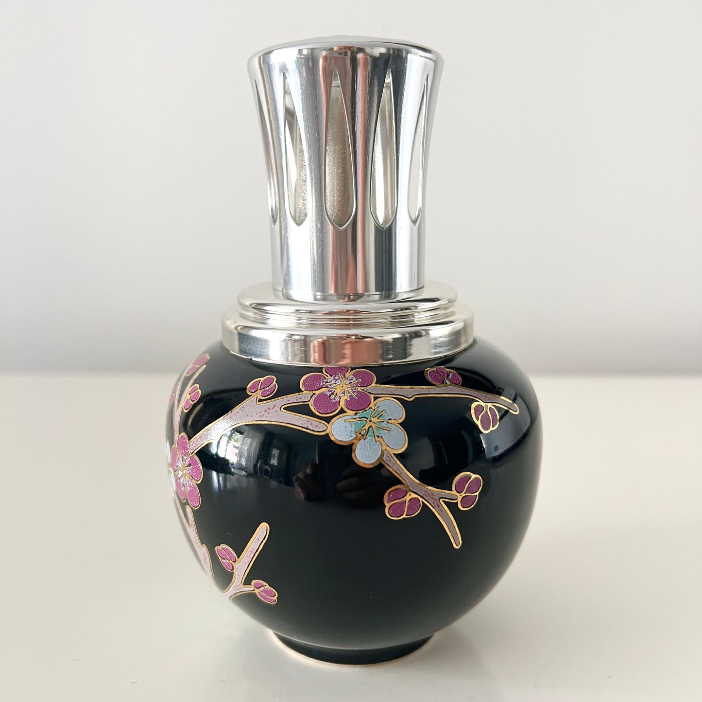 Lampa zapachowa Berger – czarna porcelana z kwiatem wiśni, komplet