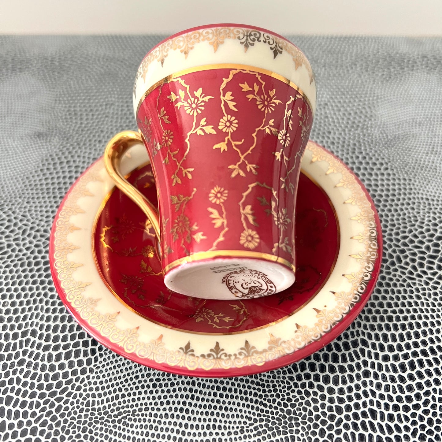 Komplet 6 filiżanek do kawy Limoges – vintage porcelana bordowo-złota w oryginalnym pudełku