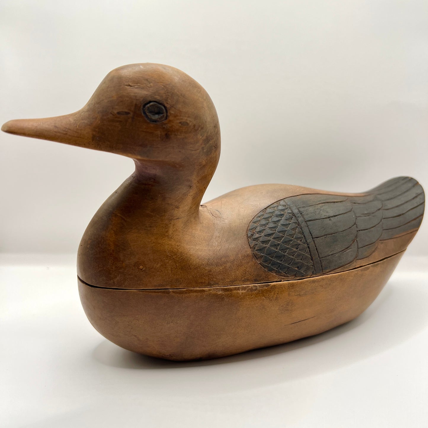 Drewniana kaczka – vintage pojemnik rzeźbiony ręcznie, folk art, lata 50–60.