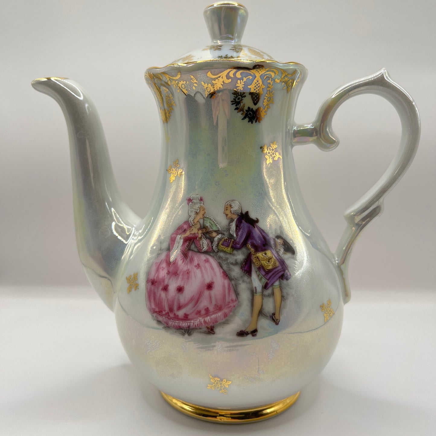 Ekskluzywny Serwis Kawowy Porcelaine France – Sceny Miłosne Fragonard, Złocenia i Iryzacja
