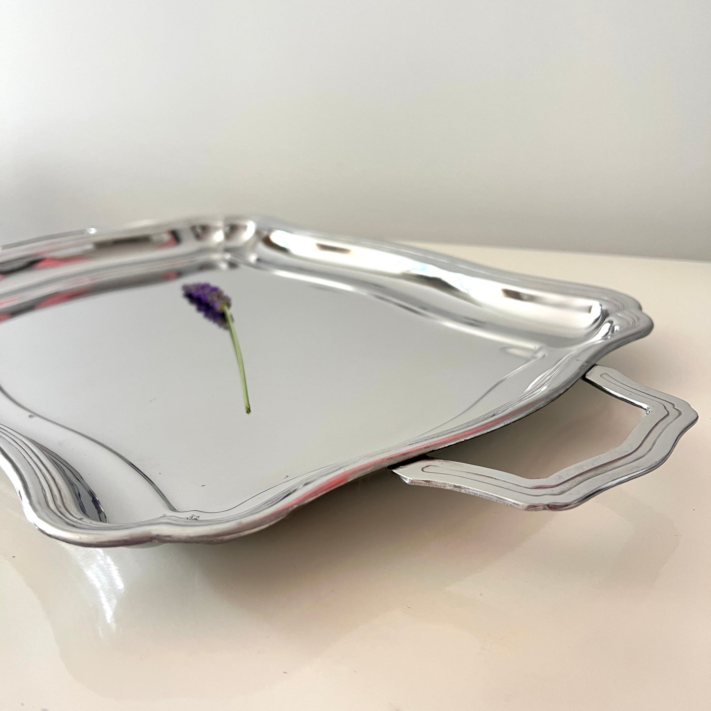 Taca serwisowa vintage — srebrna, metalowa, z uchwytami, 50 x 31 cm