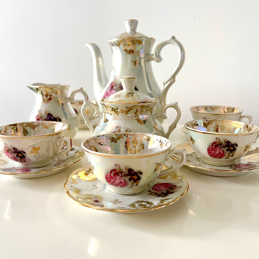 Ekskluzywny Serwis Kawowy Porcelaine France – Sceny Miłosne Fragonard, Złocenia i Iryzacja