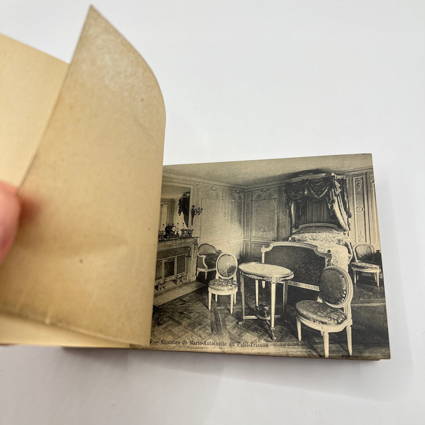 Antyczny album widokówek Wersal – A. Bourdier, Vintage