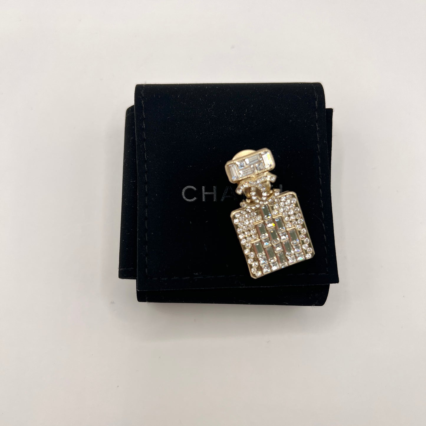 Broszka Chanel No. 5 z kryształami Made in France