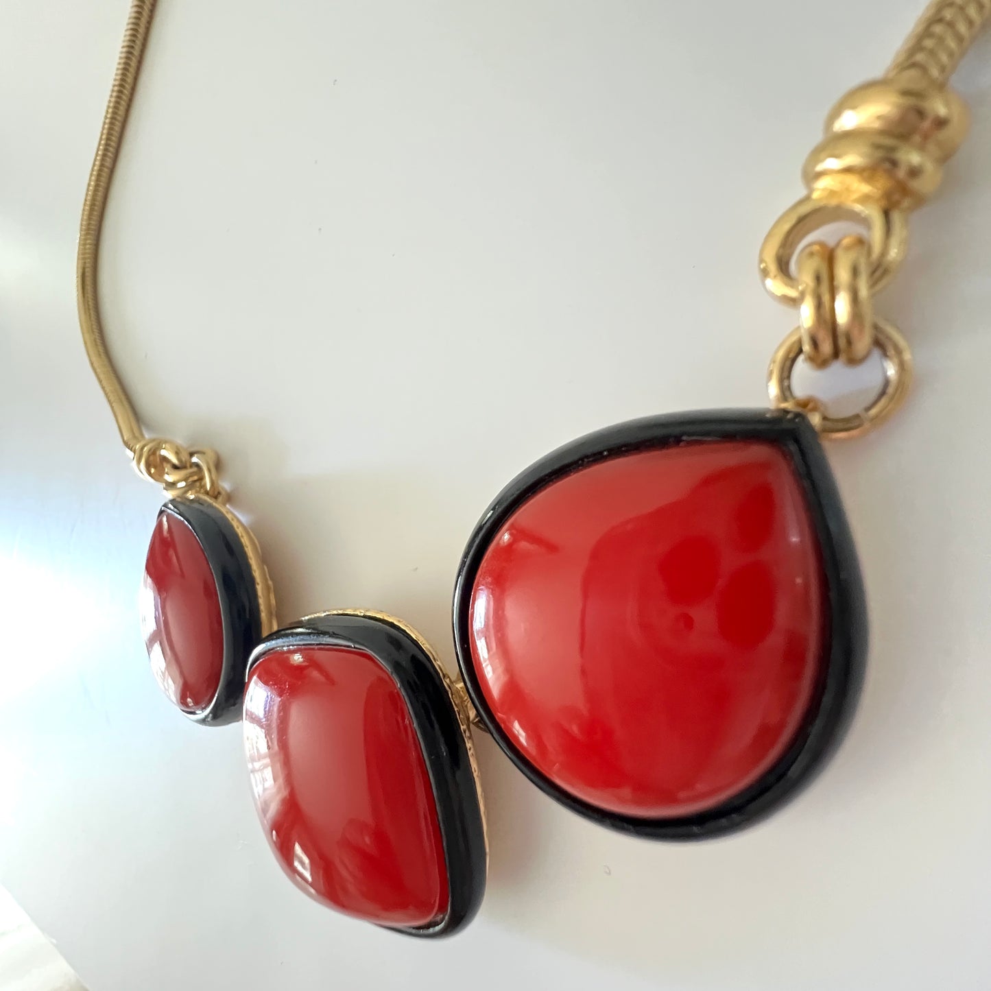 Naszyjnik vintage Yves Saint Laurent – czerwone kaboszony, lata 80.