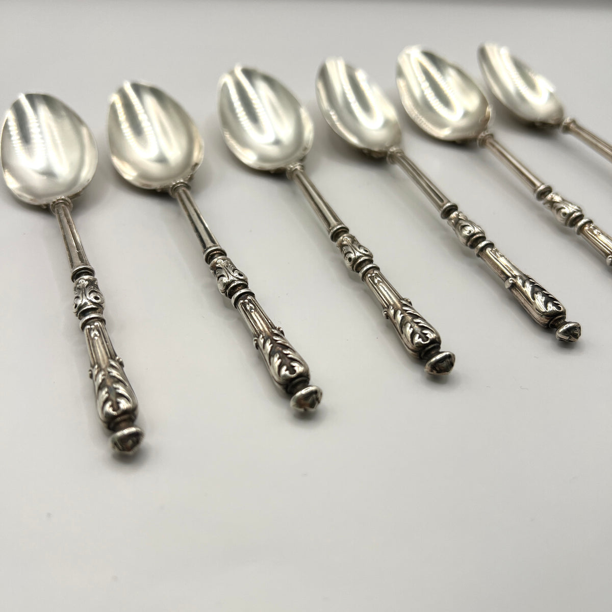 6 łyżeczek deserowych srebro próby Minerwa Francja ornament 13 cm