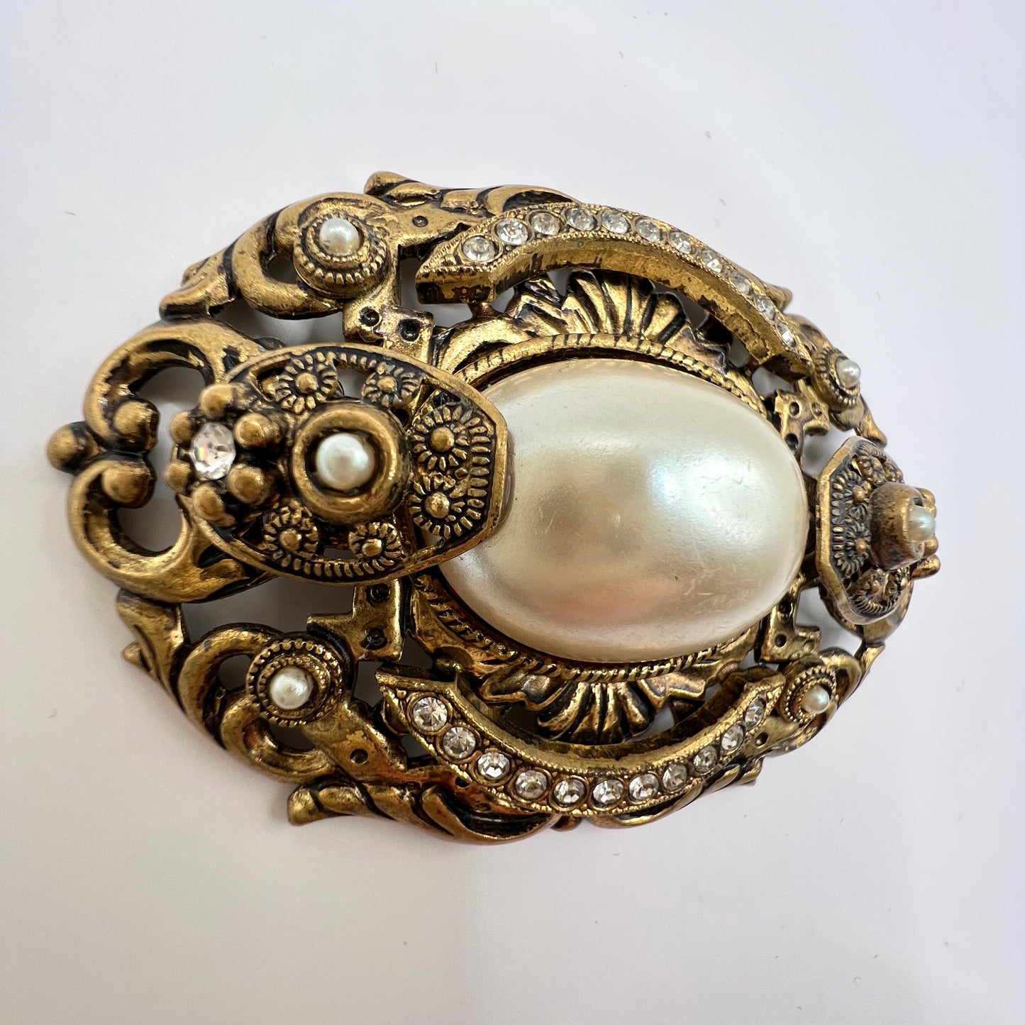 Broszka vintage Agatha Paris – perła i stare złoto