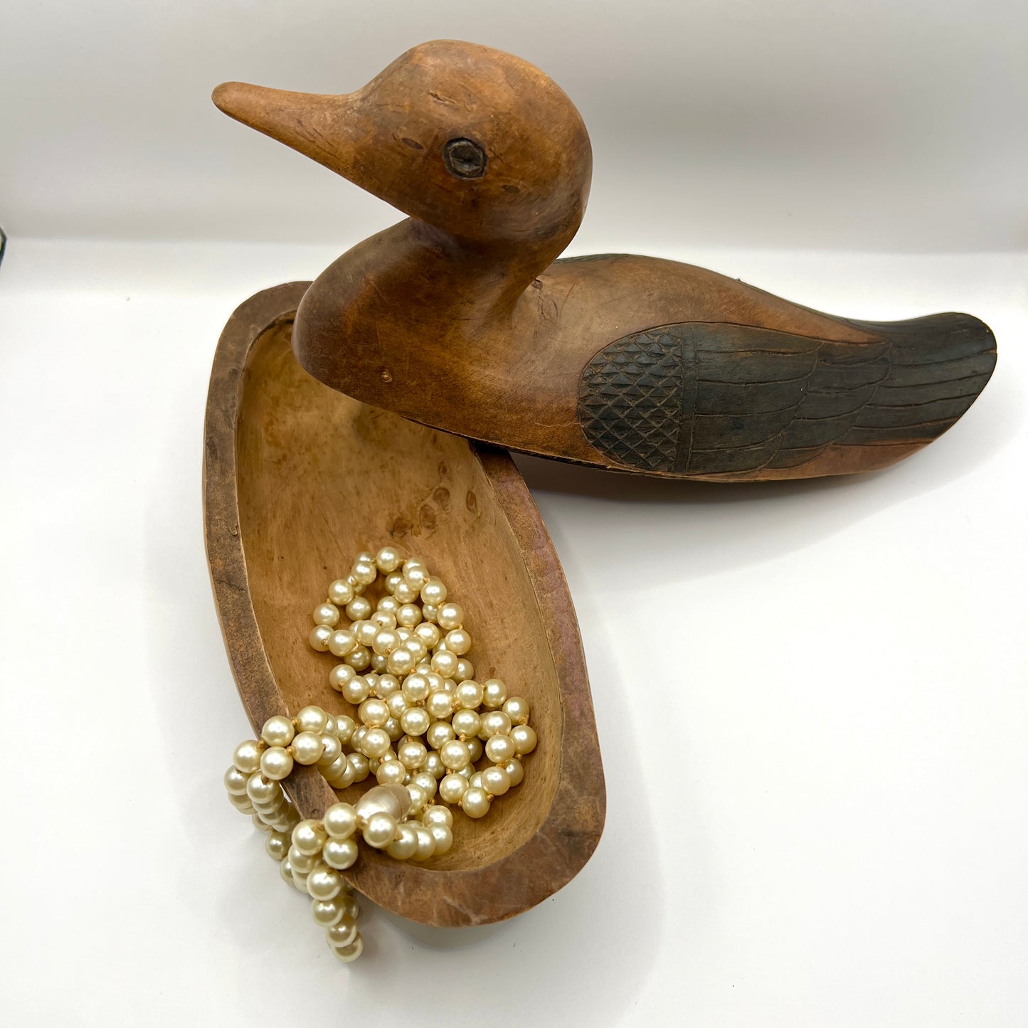 Drewniana kaczka – vintage pojemnik rzeźbiony ręcznie, folk art, lata 50–60.