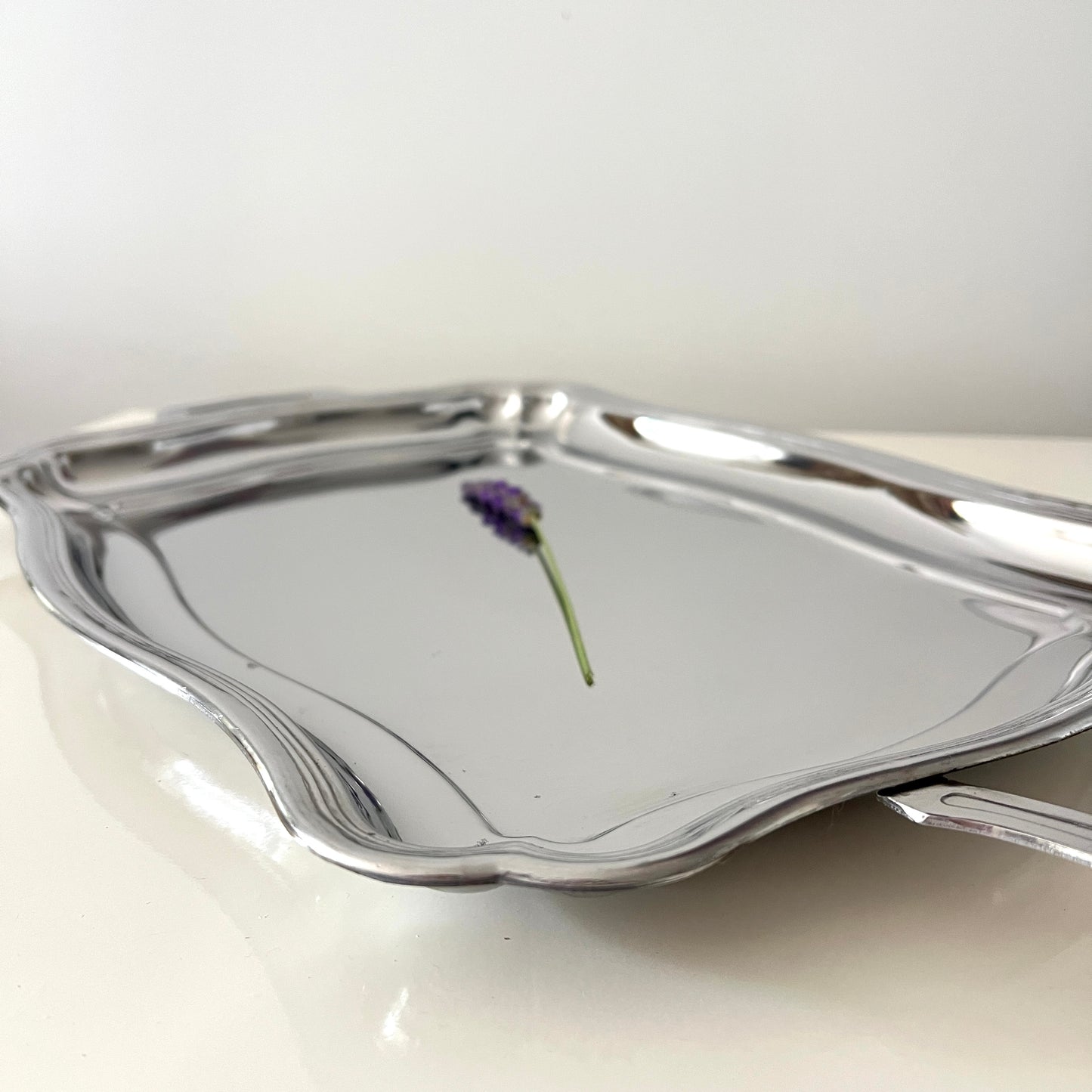 Taca serwisowa vintage — srebrna, metalowa, z uchwytami, 50 x 31 cm