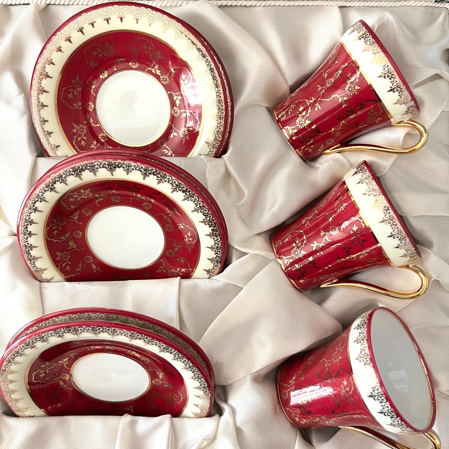 Komplet 6 filiżanek do kawy Limoges – vintage porcelana bordowo-złota w oryginalnym pudełku