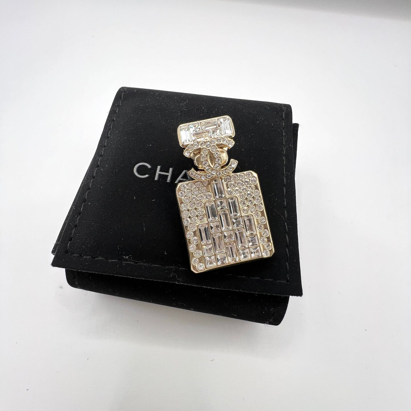 Broszka Chanel No. 5 z kryształami Made in France