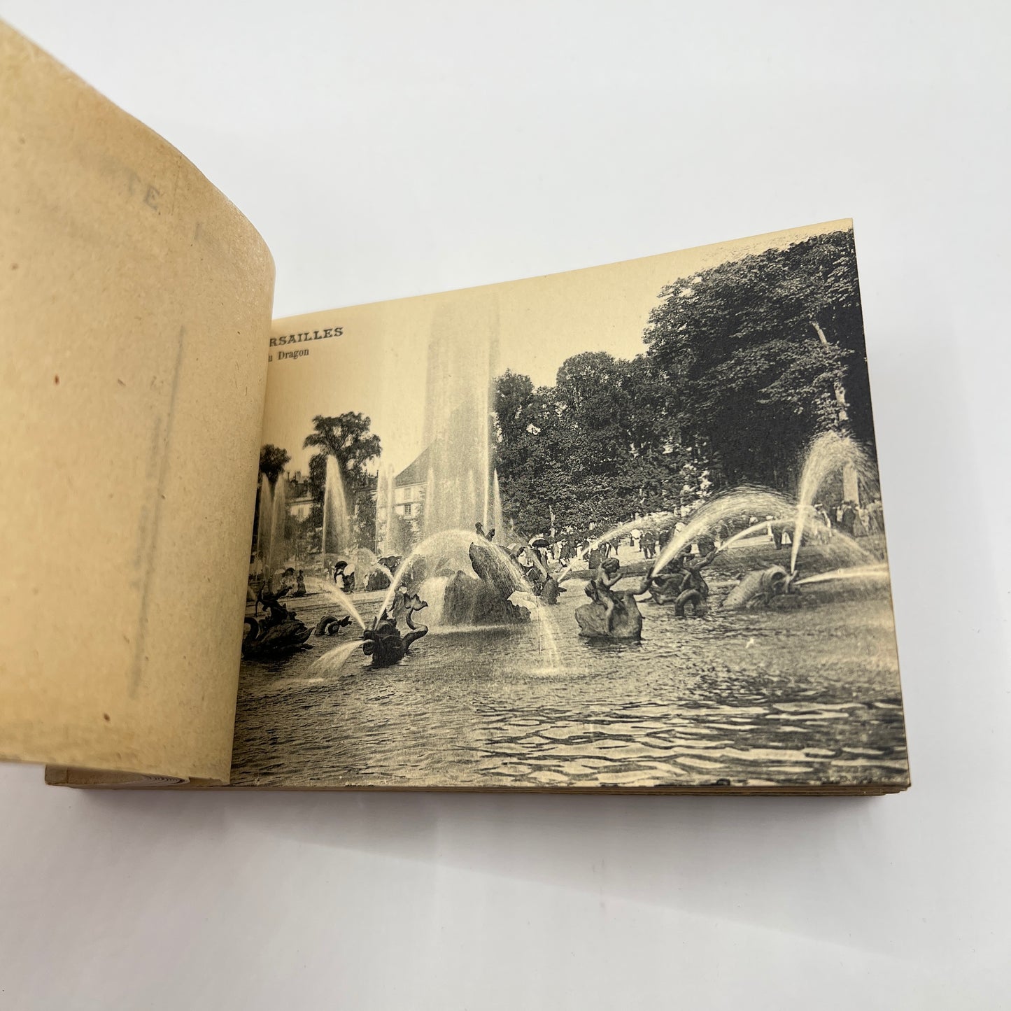 Antyczny album widokówek Wersal – A. Bourdier, Vintage