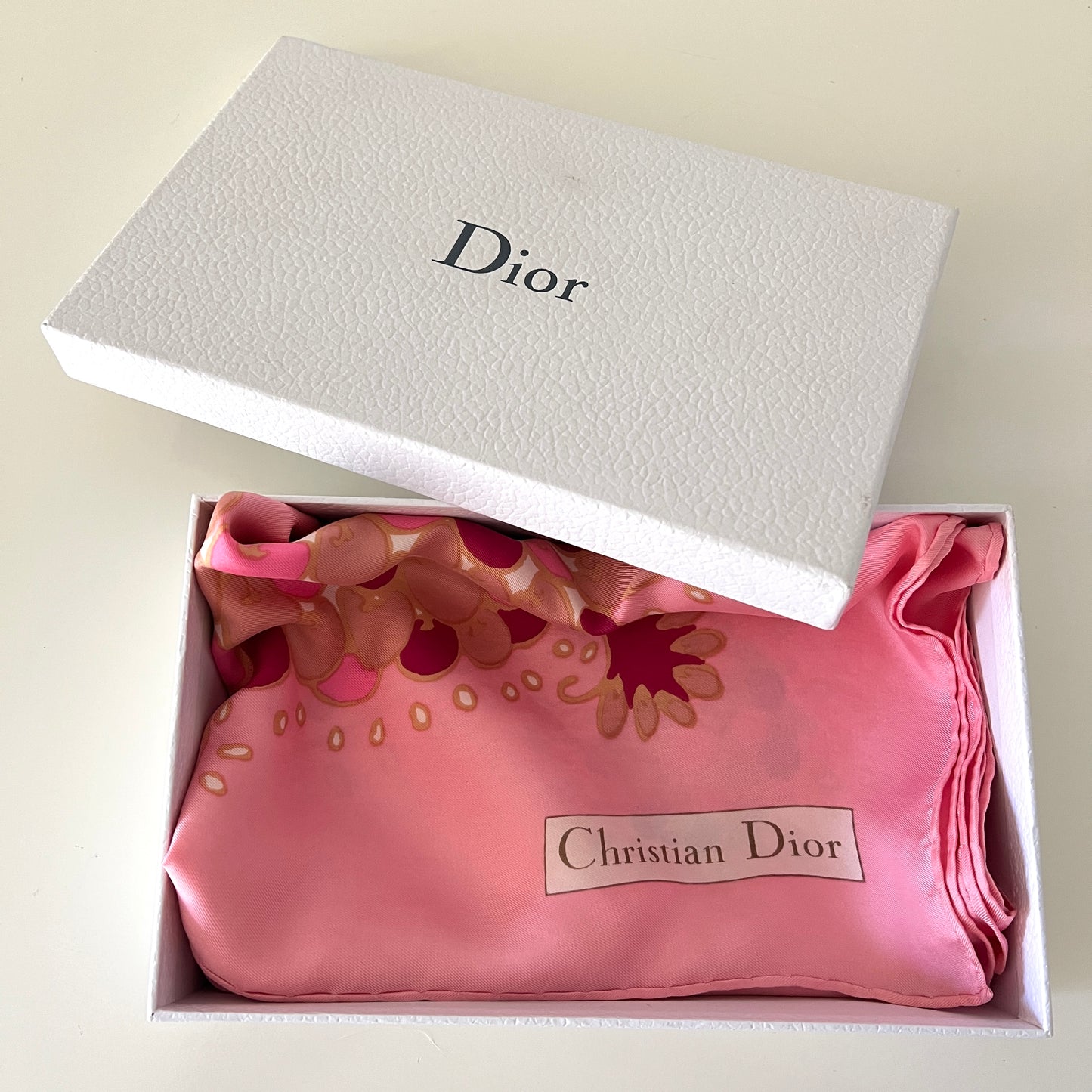 Apaszka Christian Dior – różowo-pudrowa, wzór paisley, 80×80 cm, oryginalne pudełko