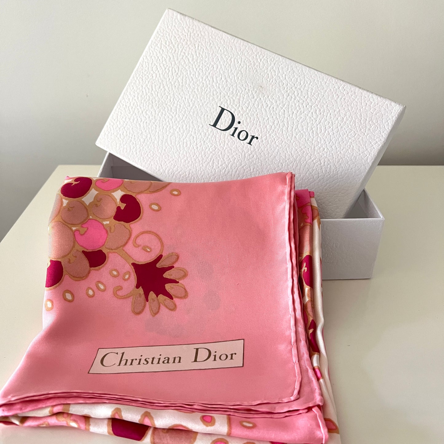 Apaszka Christian Dior – różowo-pudrowa, wzór paisley, 80×80 cm, oryginalne pudełko