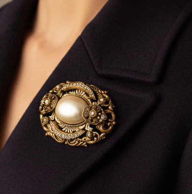 Broszka vintage Agatha Paris – perła i stare złoto