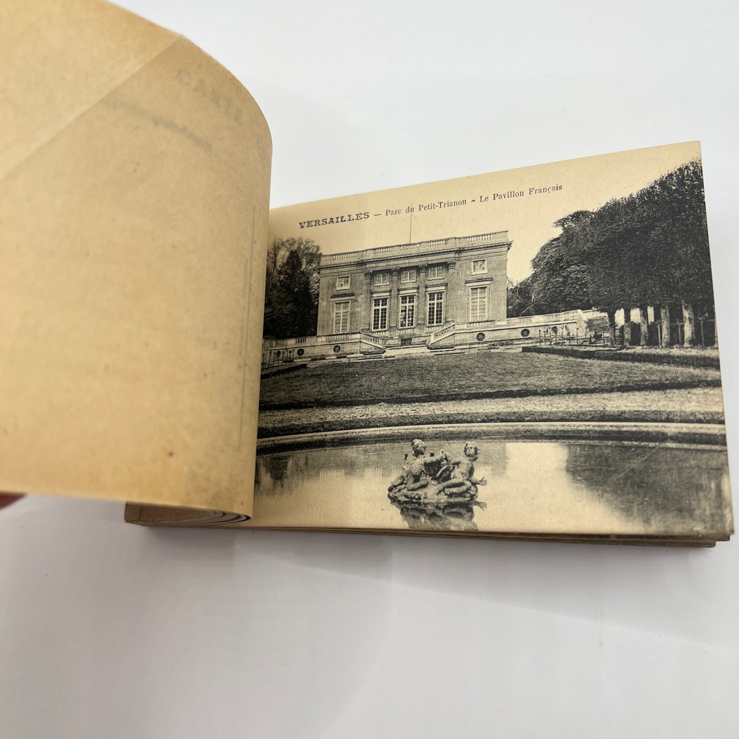 Antyczny album widokówek Wersal – A. Bourdier, Vintage