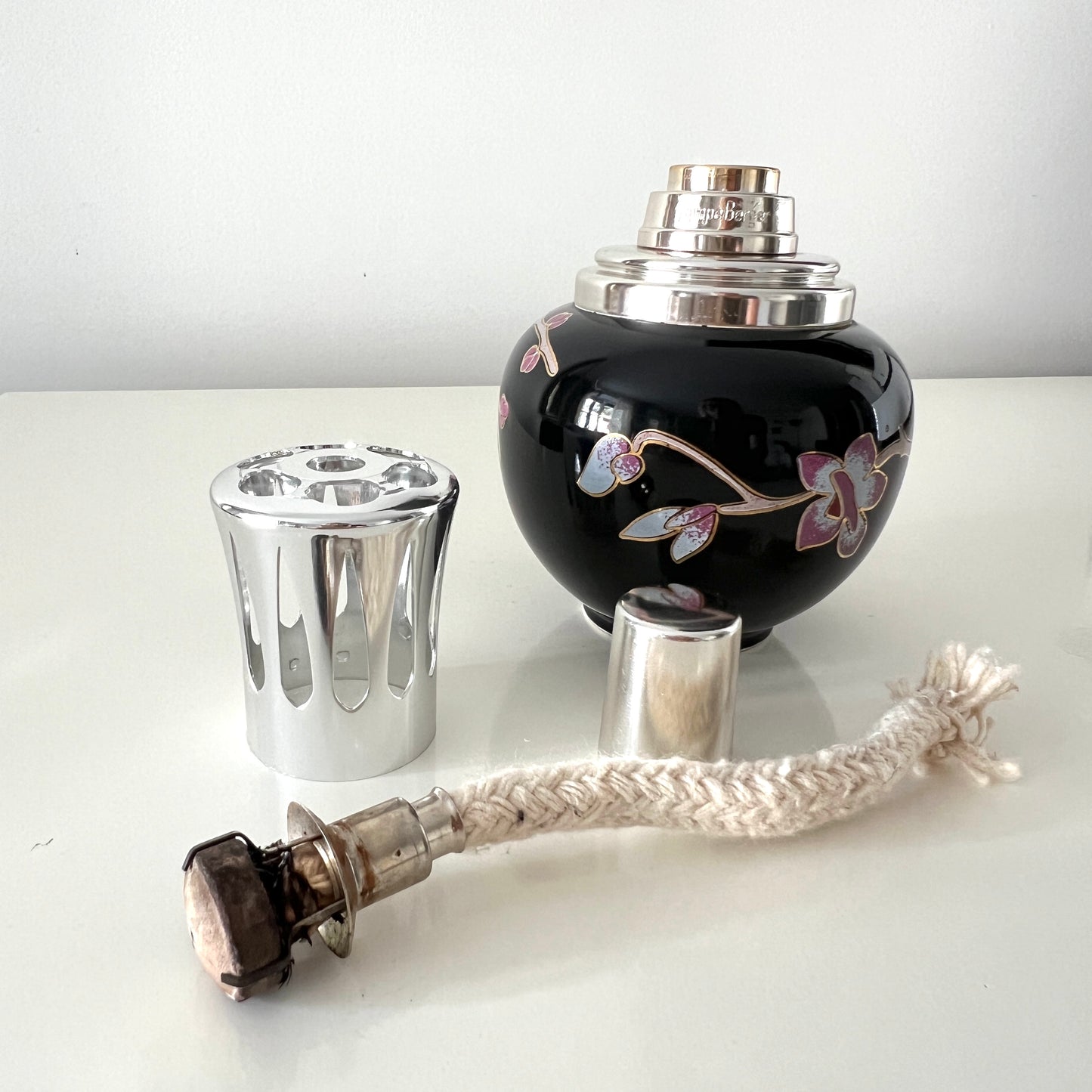 Lampa zapachowa Berger – czarna porcelana z kwiatem wiśni, komplet